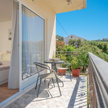 Apartments Edi - Zf Hvar ฮวาร์ ภายนอก รูปภาพ