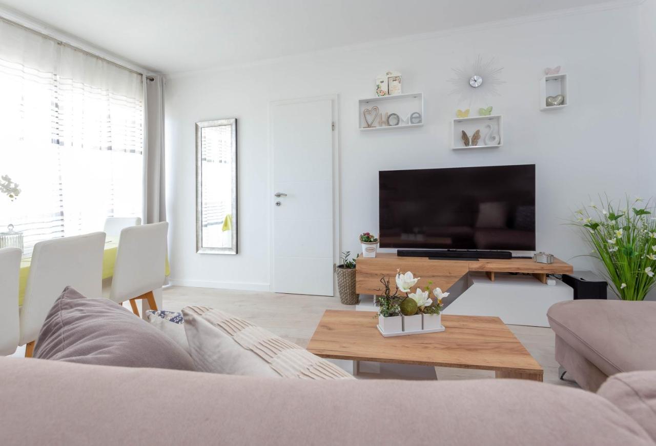 Apartments Edi - Zf Hvar ฮวาร์ ภายนอก รูปภาพ