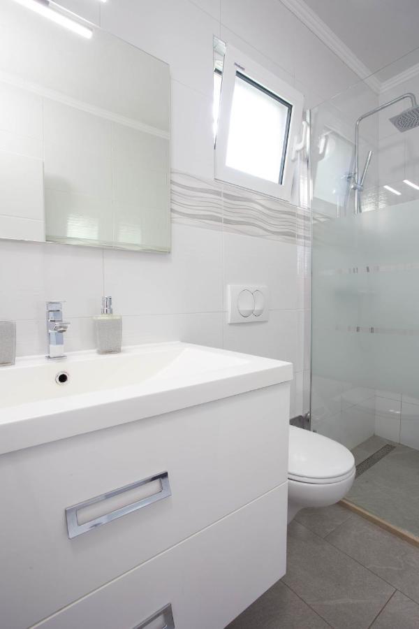 Apartments Edi - Zf Hvar ฮวาร์ ภายนอก รูปภาพ