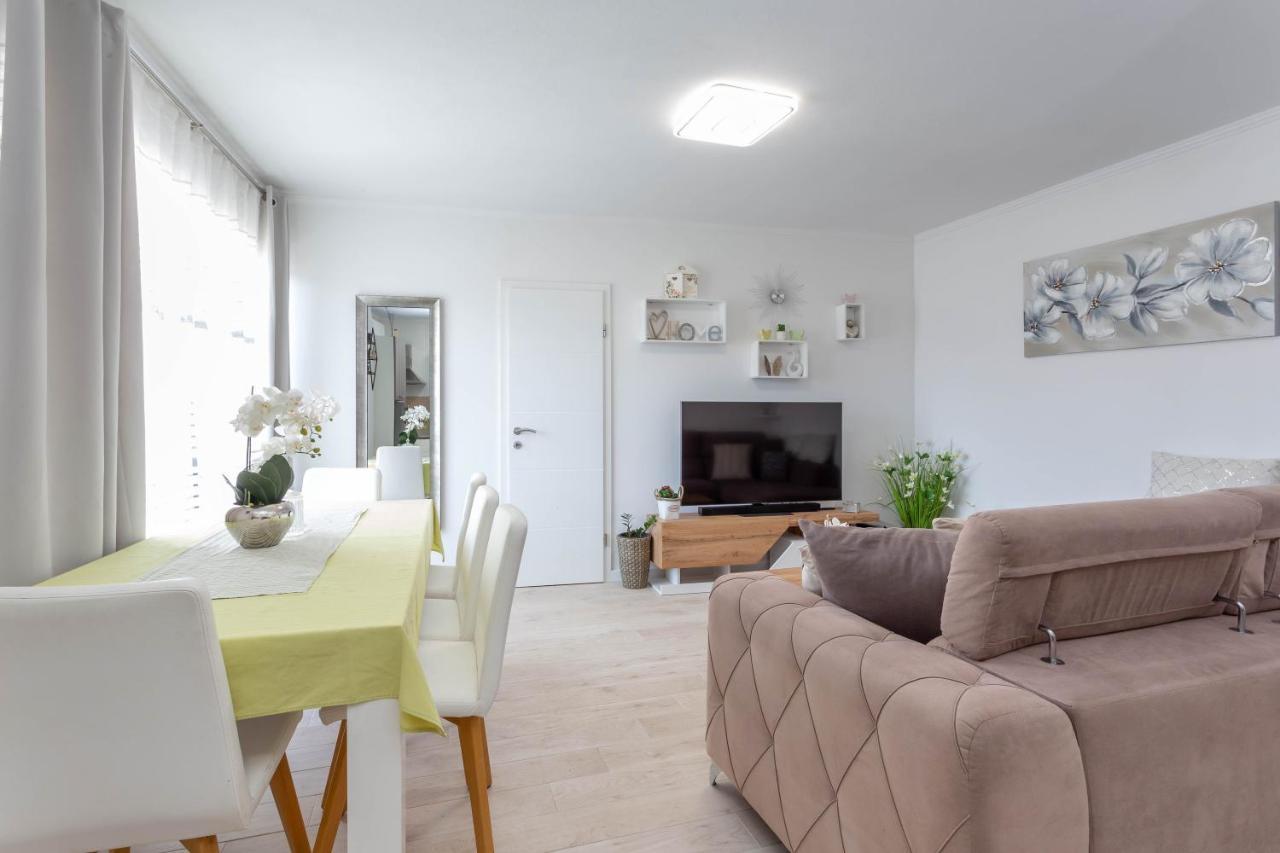 Apartments Edi - Zf Hvar ฮวาร์ ภายนอก รูปภาพ