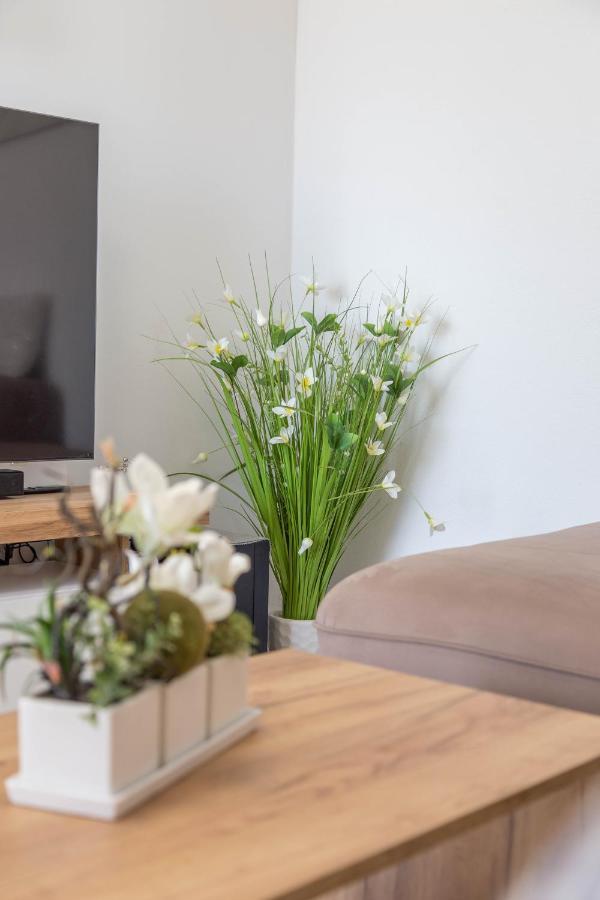 Apartments Edi - Zf Hvar ฮวาร์ ภายนอก รูปภาพ