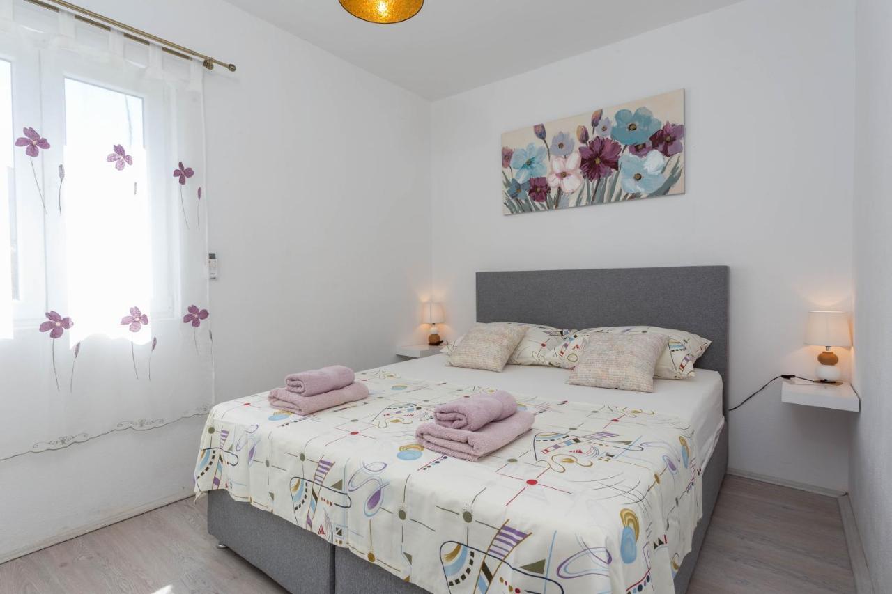 Apartments Edi - Zf Hvar ฮวาร์ ภายนอก รูปภาพ