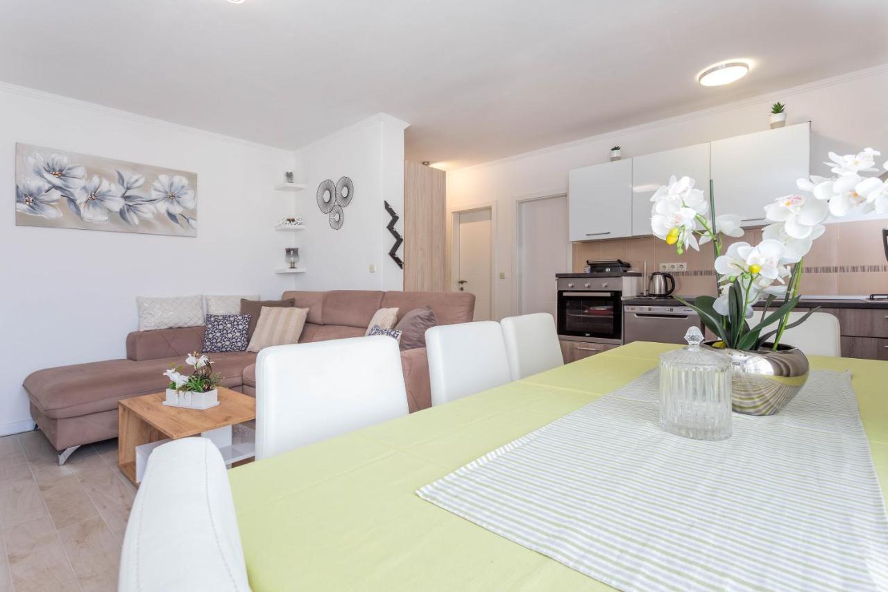 Apartments Edi - Zf Hvar ฮวาร์ ภายนอก รูปภาพ