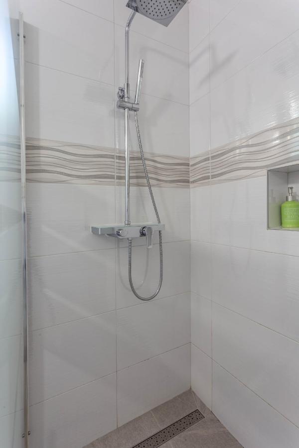 Apartments Edi - Zf Hvar ฮวาร์ ภายนอก รูปภาพ