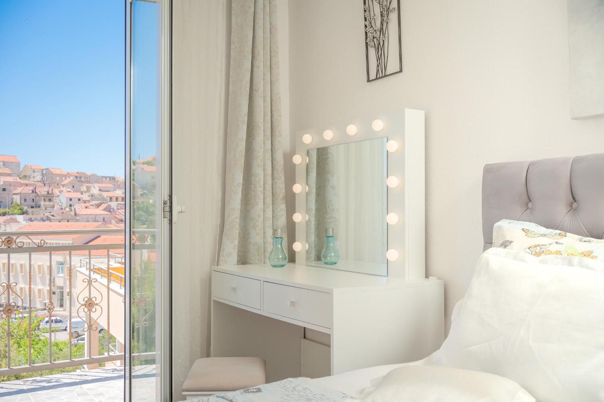 Apartments Edi - Zf Hvar ฮวาร์ ภายนอก รูปภาพ