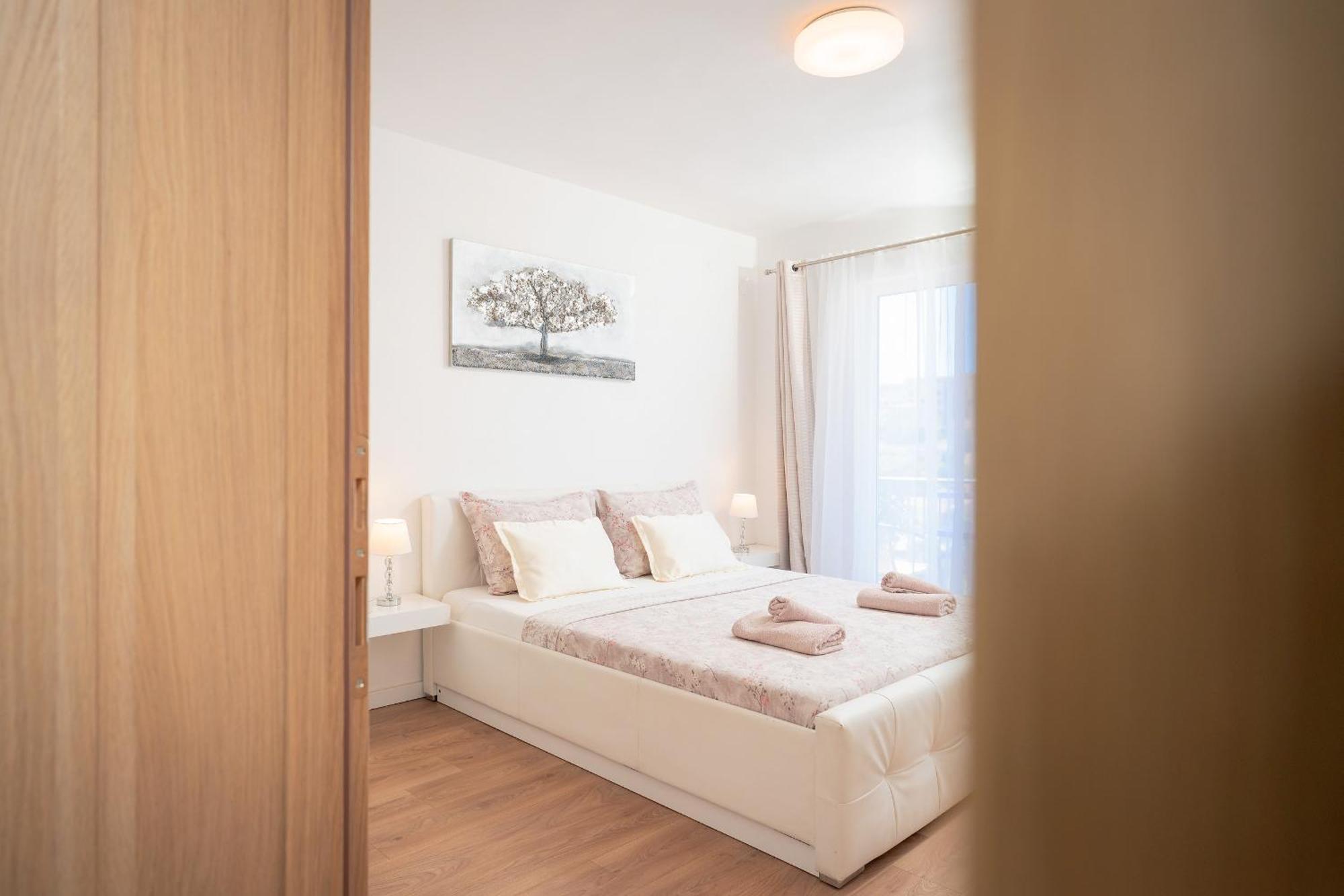 Apartments Edi - Zf Hvar ฮวาร์ ภายนอก รูปภาพ