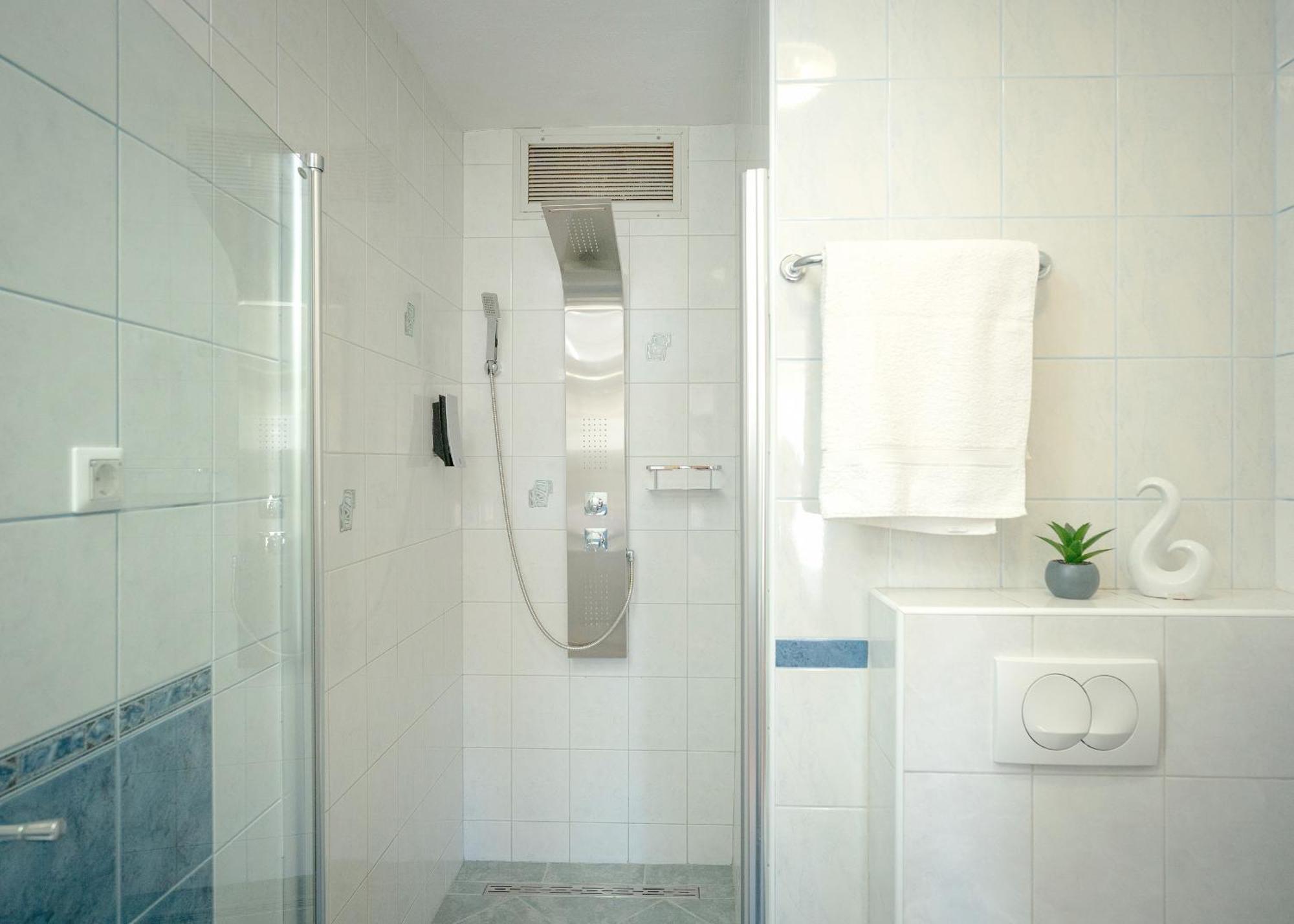 Apartments Edi - Zf Hvar ฮวาร์ ภายนอก รูปภาพ