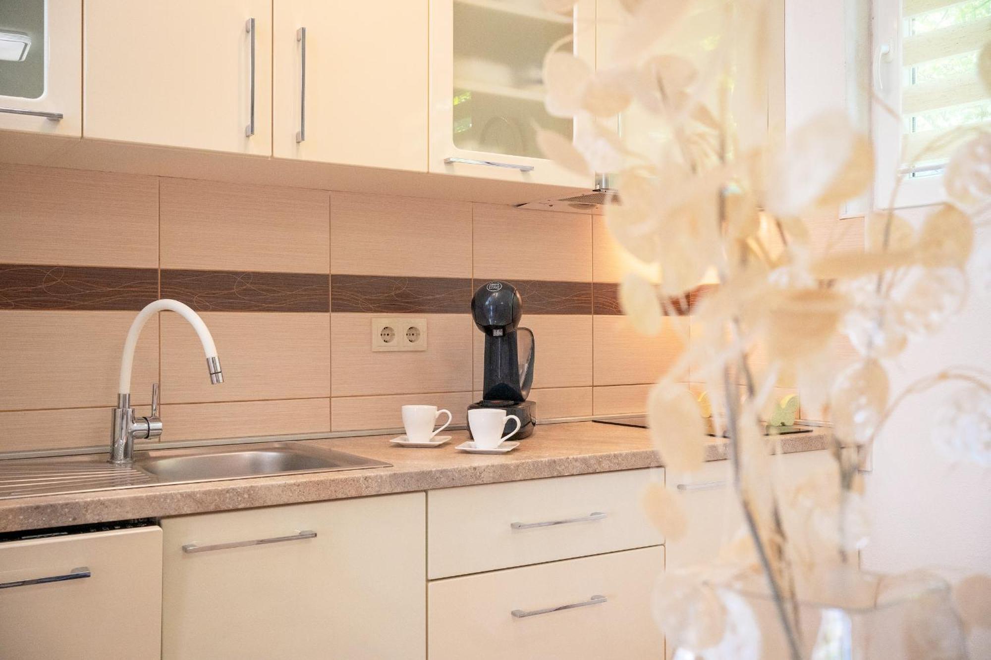 Apartments Edi - Zf Hvar ฮวาร์ ภายนอก รูปภาพ