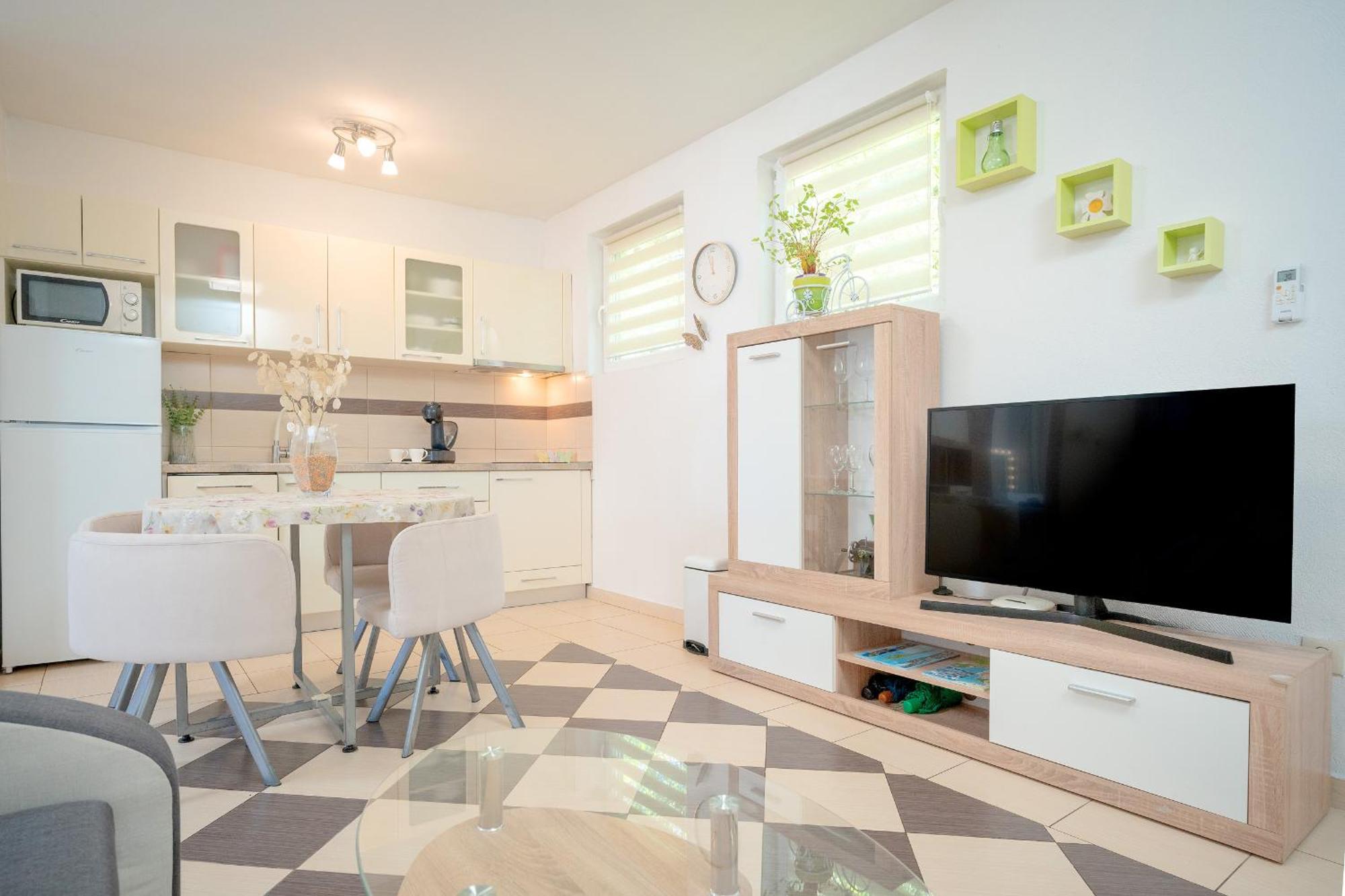 Apartments Edi - Zf Hvar ฮวาร์ ภายนอก รูปภาพ